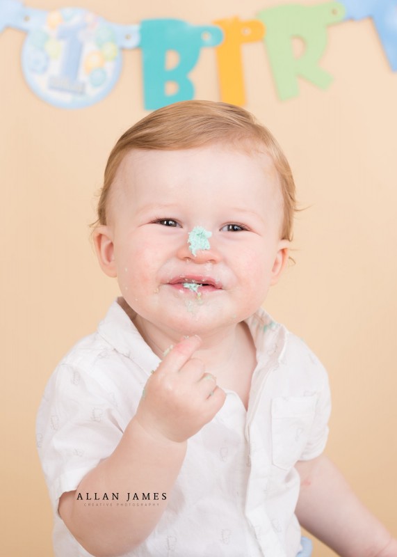 Cake-Smash-Birthday-photography-Bridgend-Porthcawl-Cowbridge-llantrisant