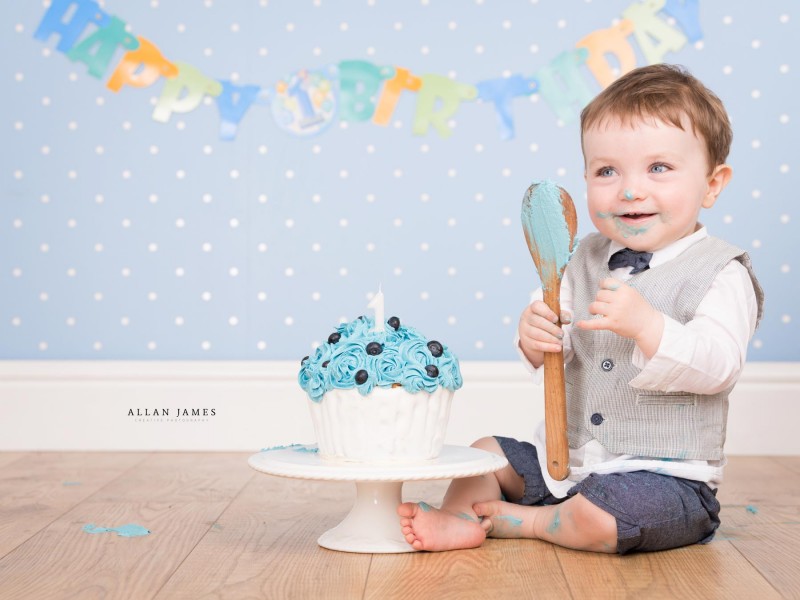 Cake Smash photographer South Wales Bridgend Porthcawl Cowbridge 