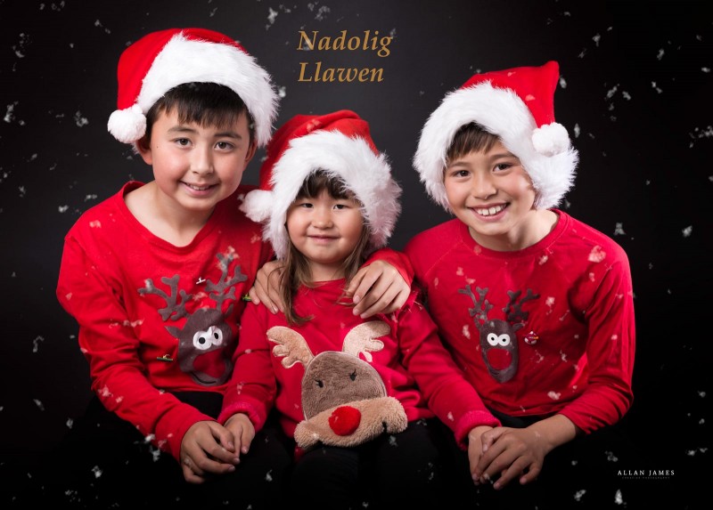 Christmas-jumpers-novelty-shot
