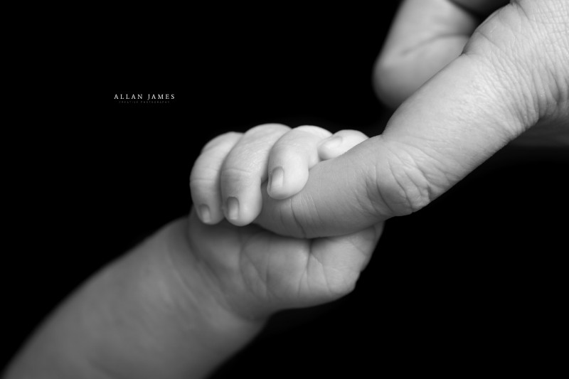Hands-fingers-newborn-photographer-bridgend-porthcawl