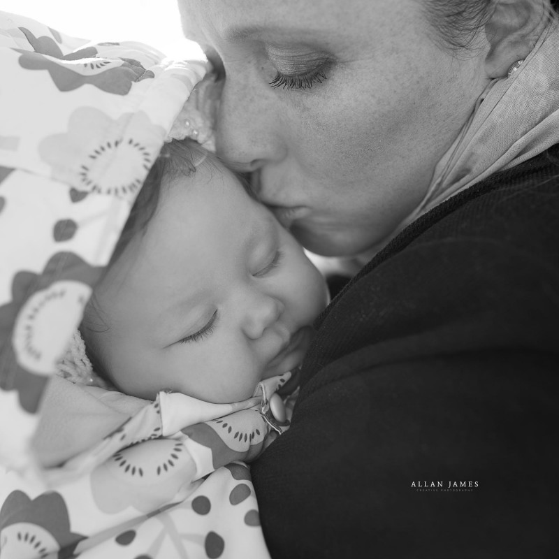 Mother-love-outdoor-photoshoot-beach-Bridgend-Cardiff-Swansea-Cowbridge-Porthcawl-photographer