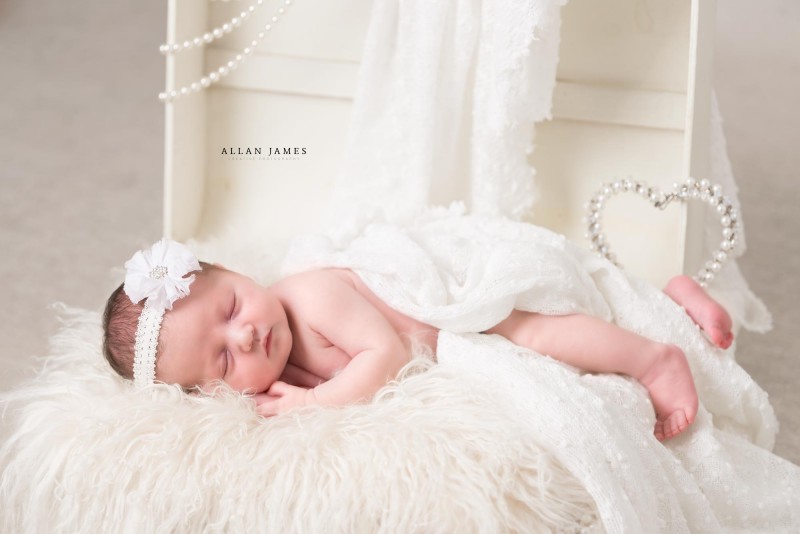 Newborn-baby-photographer-Neath-port-Talbot-pontyclun-Cowbridge-Bridgend-Cardiff-Swansea