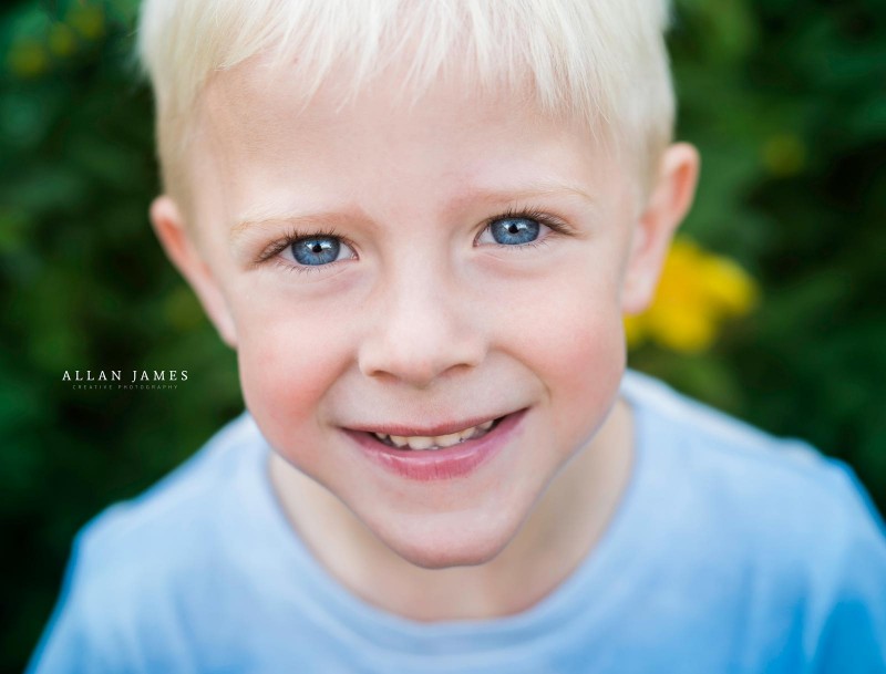 children-photographer-bridgend-blue-eyes