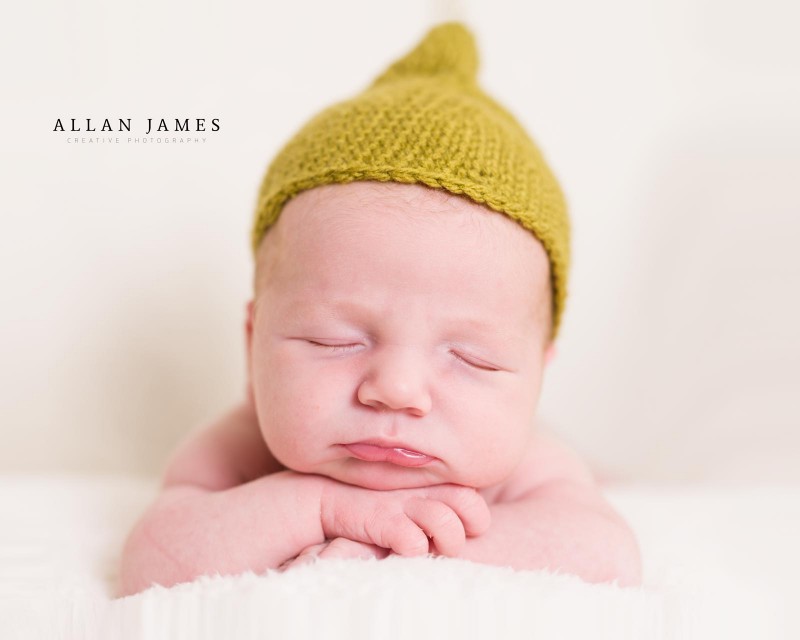 newborn-hat-photographer-porthcawl-bridgend-diana-rayment