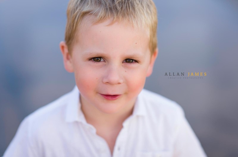 nikon-brown-eyes-blond-boy-bokeh