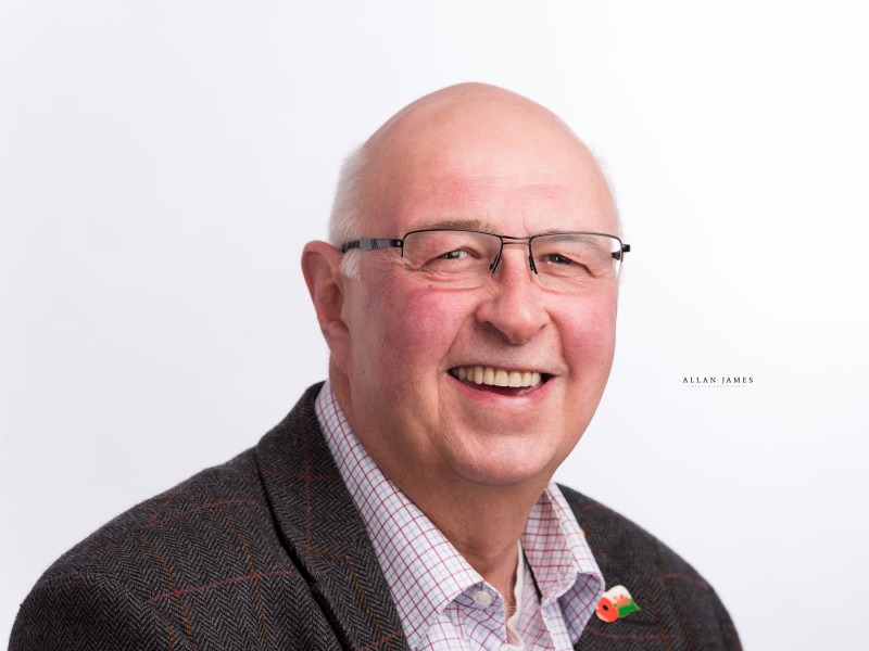 politician-headshot-studio-photographer-bridgend-south-wales-Liberal-Tony-Berrow